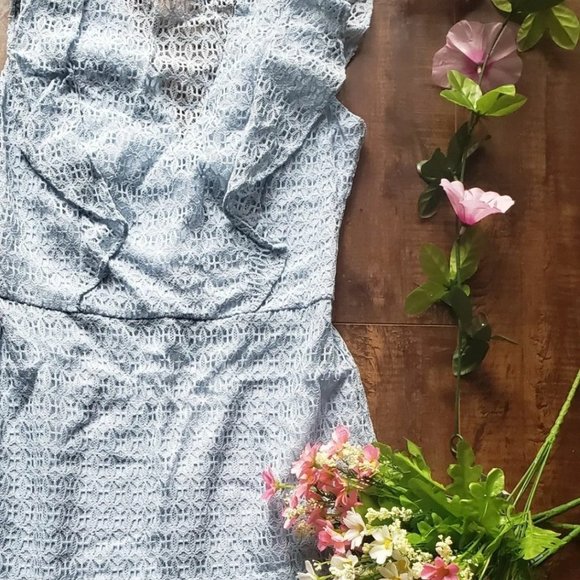 Blue lace dress by Guess. - Picture 7 of 9